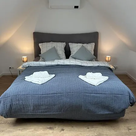 Kapellmeister Apartment: 4 Ac Bedrooms, Smart Tv & Big Sofa * Magdeburg