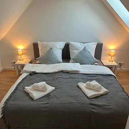 Kapellmeister Apartment: 4 Ac Bedrooms, Smart Tv & Big Sofa *
