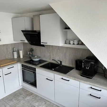 Kapellmeister Apartment: 4 Ac Bedrooms, Smart Tv & Big Sofa *