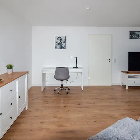Kapellmeister Apartment: 4 Ac Bedrooms, Smart Tv & Big Sofa Apartment