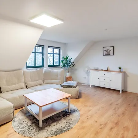 Kapellmeister Apartment: 4 Ac Bedrooms, Smart Tv & Big Sofa Apartment